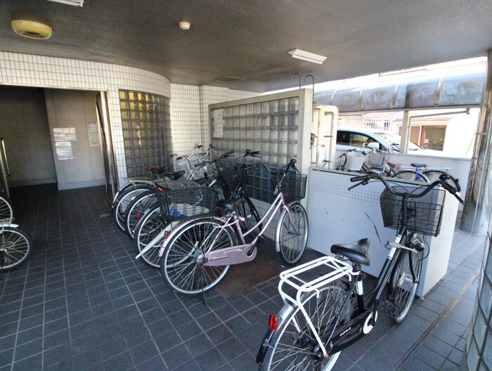 物件外観写真4　(駐輪場)