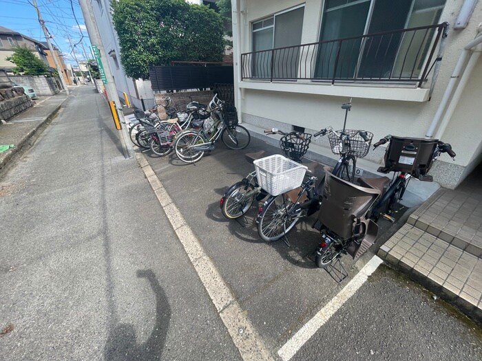 物件外観写真5　(駐輪場)