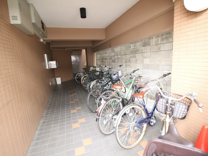 物件外観写真3　(駐輪場)