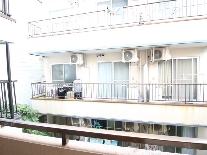 物件内観写真15　(室内からの展望)