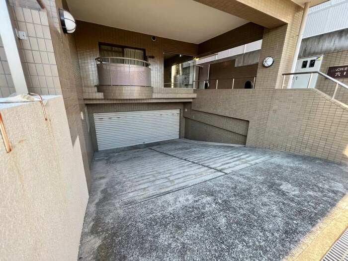 物件外観写真3　(駐車場)