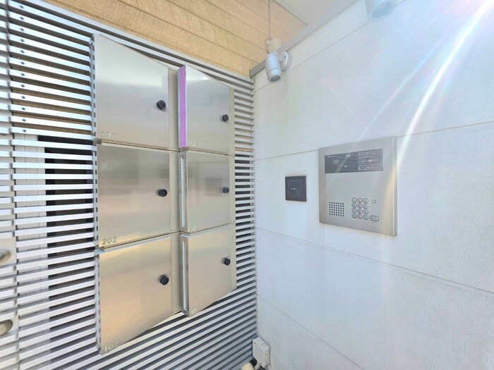 物件外観写真3　(エントランス部分)