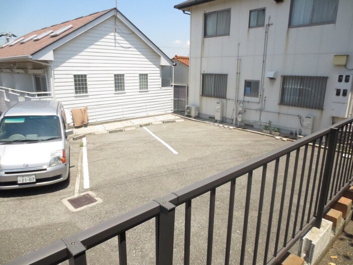物件外観写真3　(駐車場)