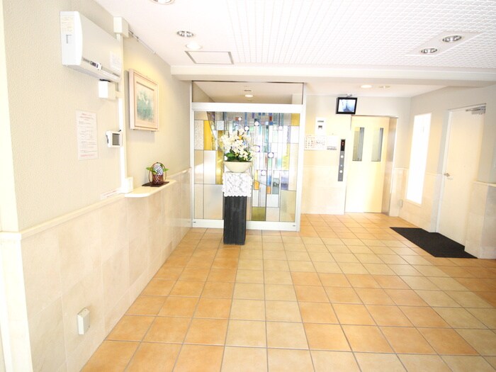 物件外観写真6　(エントランス部分)