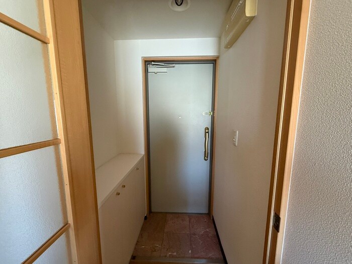 物件内観写真14　(玄関)