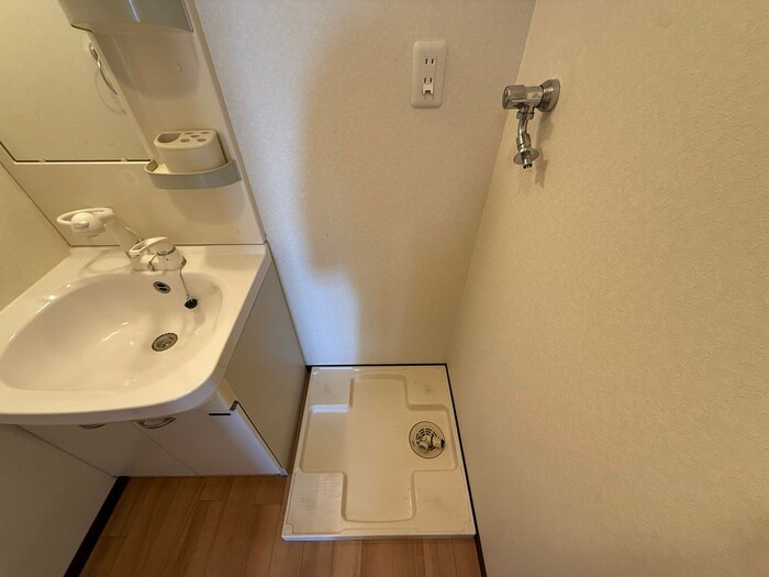 物件内観写真18　(洗濯機置場)