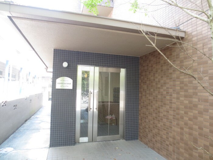 物件外観写真5　(エントランス部分)