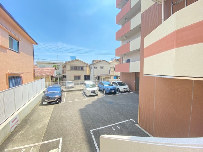 物件外観写真3　(駐車場)