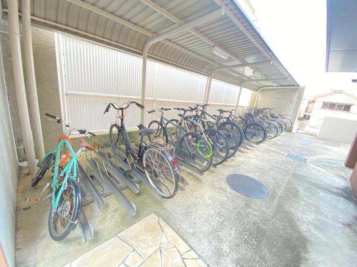 物件外観写真5　(駐輪場)