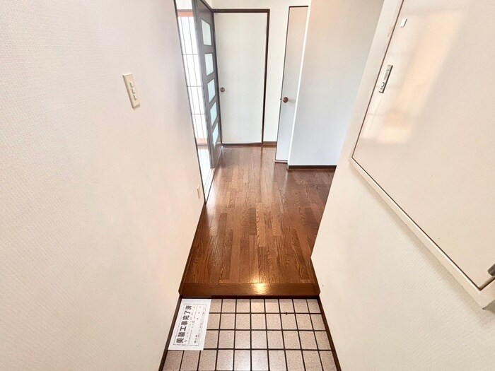 物件内観写真17　(玄関)