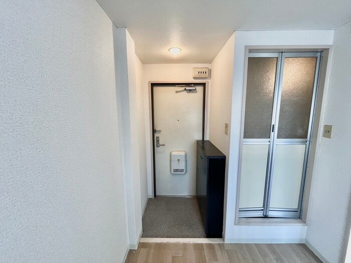 物件内観写真16　(玄関)