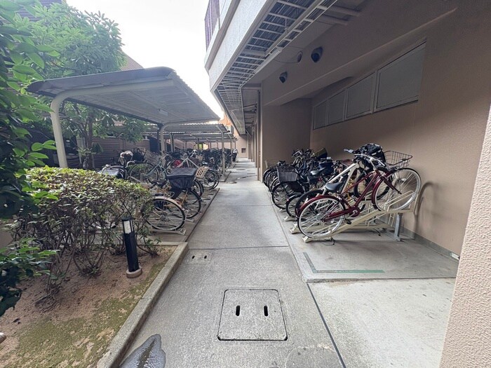 物件外観写真4　(駐輪場)