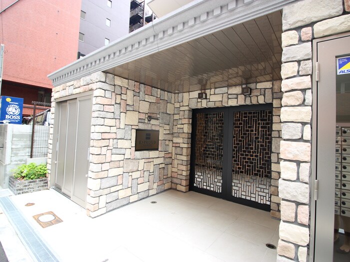 物件外観写真4　(エントランス部分)