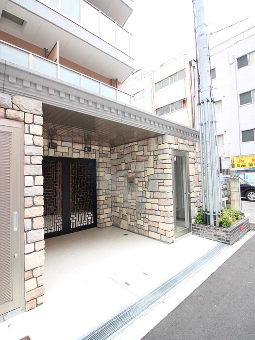 物件外観写真5　(エントランス部分)