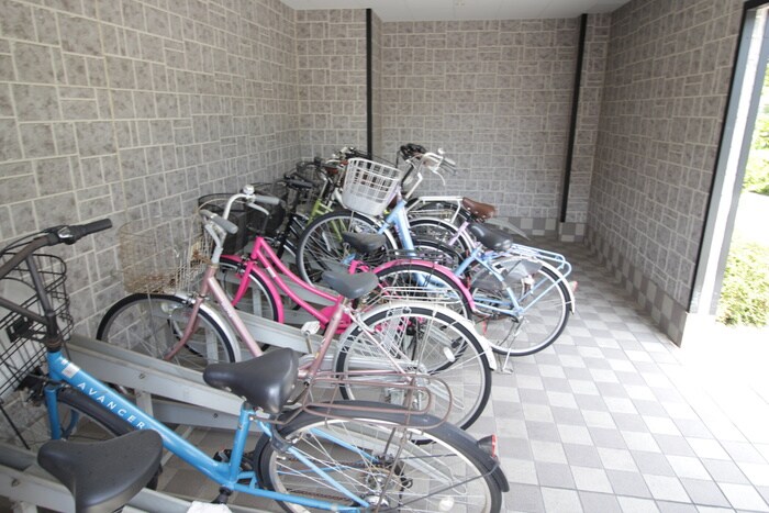 物件外観写真3　(駐輪場)