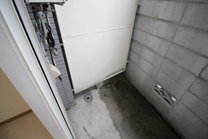 物件内観写真18　(洗濯機置場)