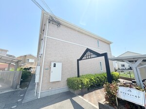 リブレフィ－ルド外観写真