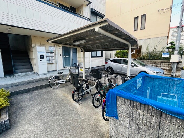 物件外観写真2　(駐輪場)