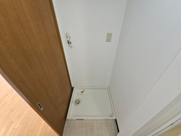 物件内観写真11　(洗濯機置場)