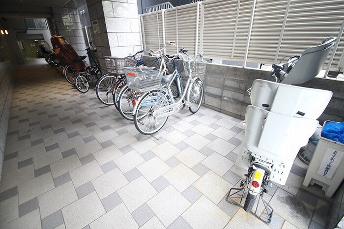 物件外観写真4　(駐輪場)