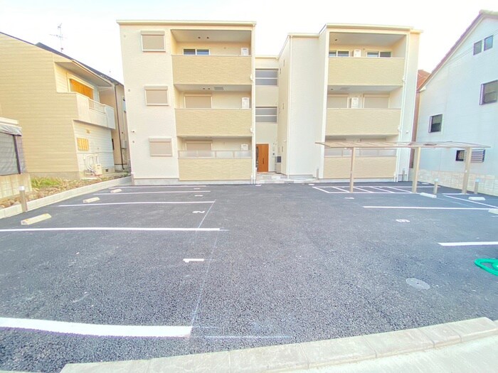 物件外観写真3　(駐車場)
