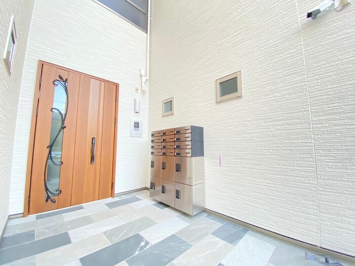 物件外観写真5　(エントランス部分)