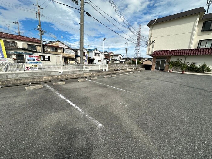 物件外観写真4　(駐車場)