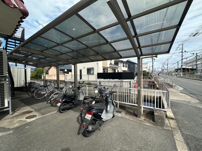 物件外観写真5　(駐輪場)