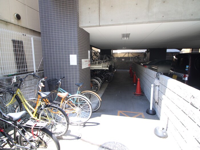 物件外観写真5　(駐輪場)