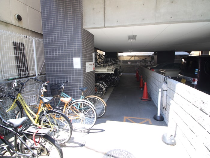 物件外観写真5　(駐輪場)