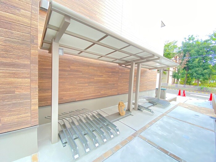 物件外観写真3　(駐輪場)