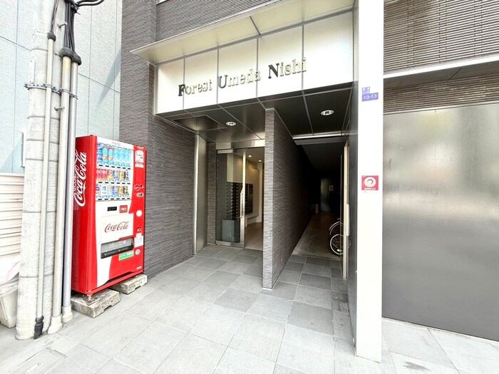 物件外観写真2　(エントランス部分)