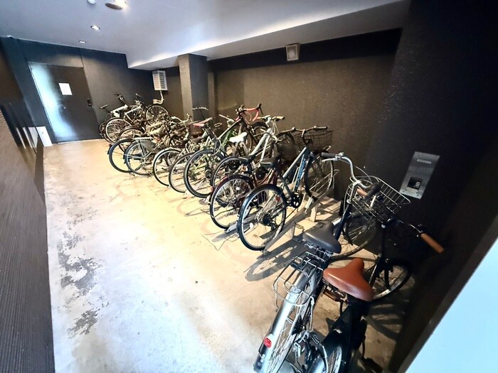 物件外観写真3　(駐輪場)