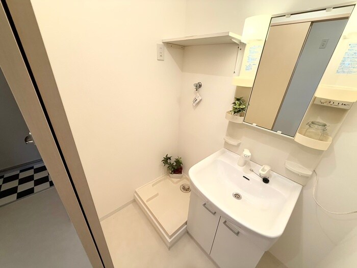 物件内観写真12　(洗濯機置場)