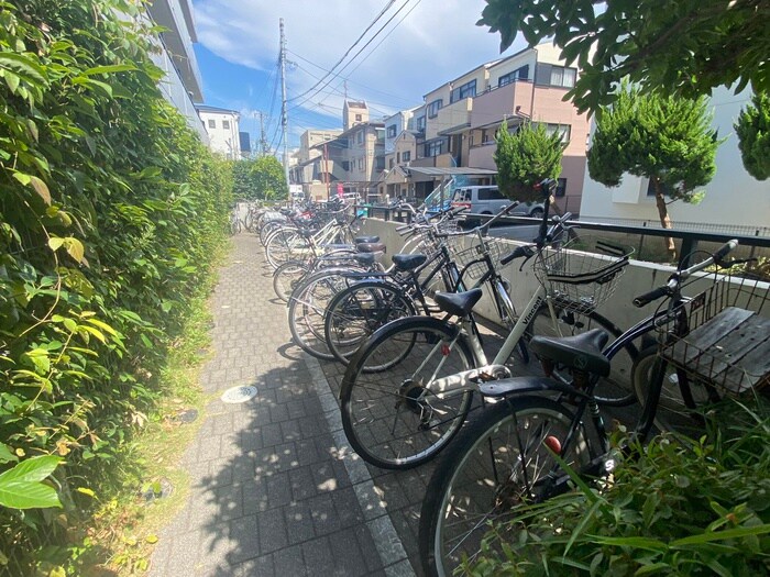 物件外観写真4　(駐輪場)