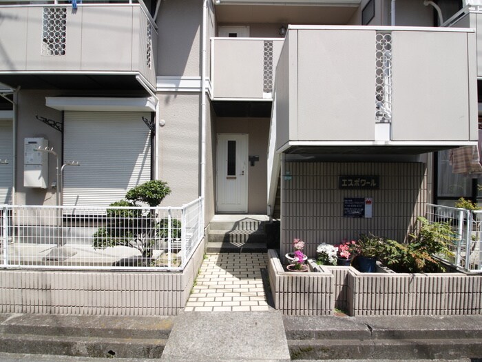 物件外観写真4　(エントランス部分)