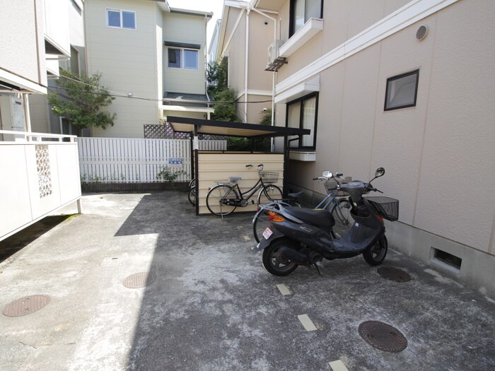 物件外観写真5　(駐輪場)