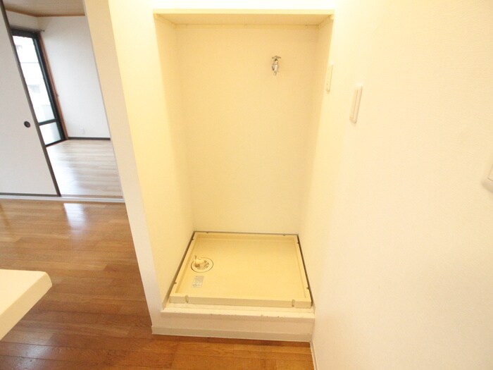 物件内観写真15　(洗濯機置場)