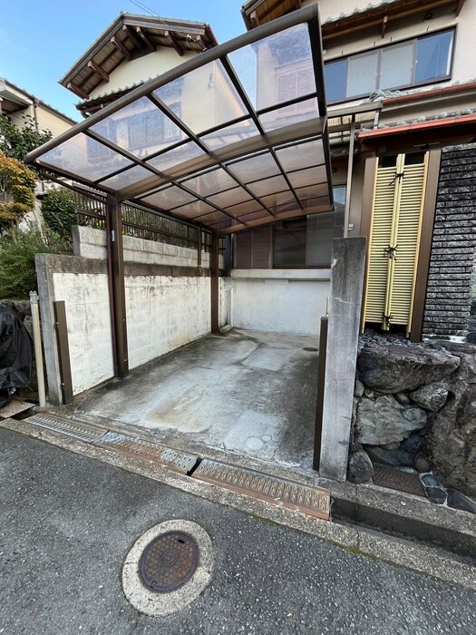 物件外観写真3　(駐車場)