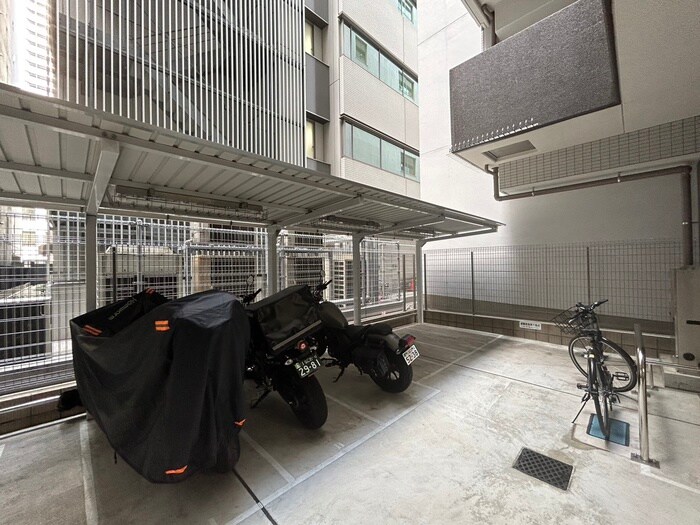 物件外観写真4　(駐車場)