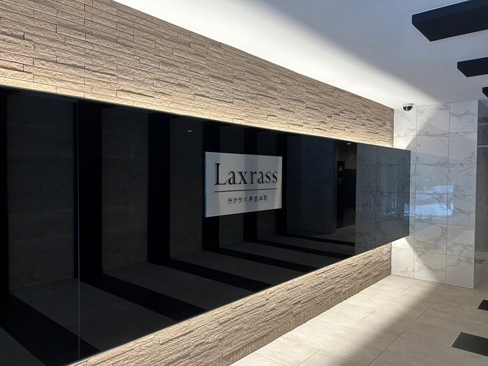 物件外観写真5　(エントランス部分)