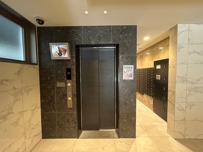 物件外観写真6　(エントランス部分)