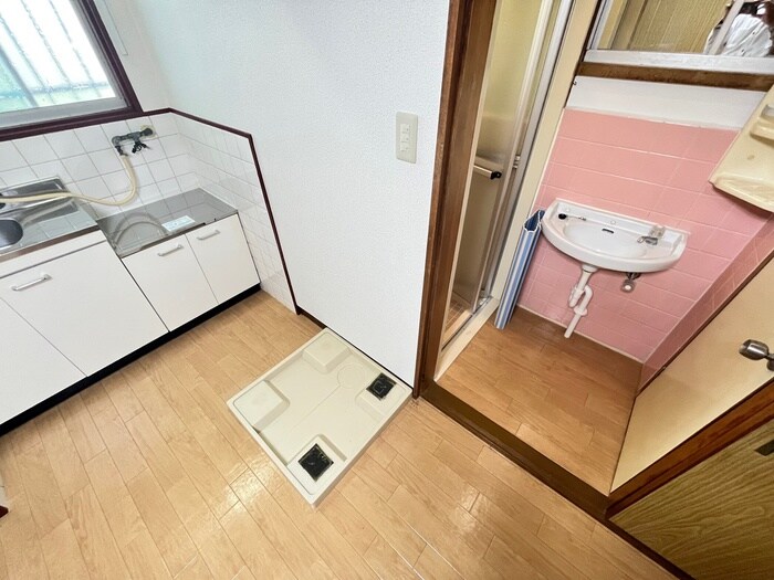 物件内観写真9　(洗濯機置場)