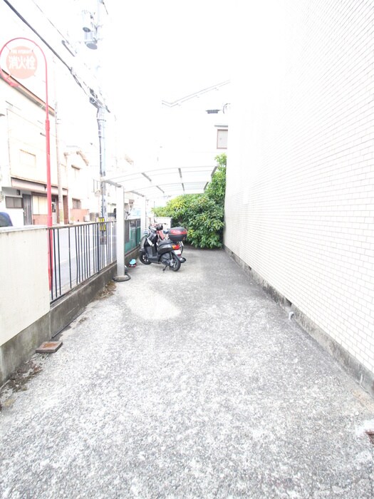 物件外観写真3　(駐輪場)