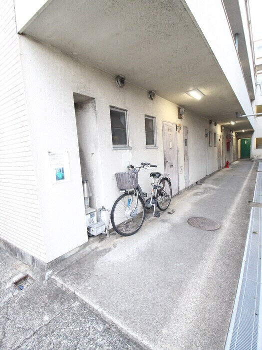 物件外観写真4　(エントランス部分)