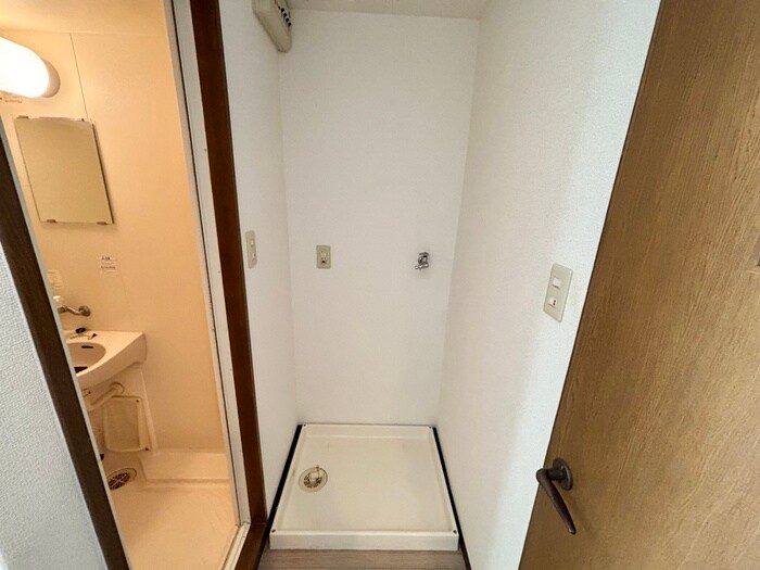 物件内観写真16　(洗濯機置場)