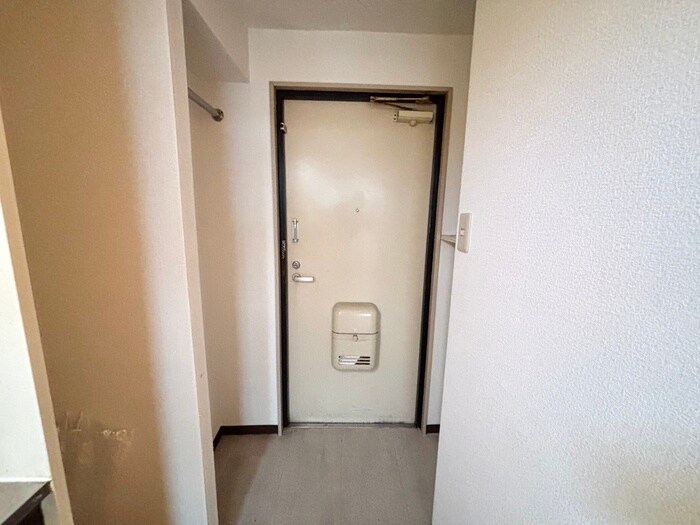 物件内観写真18　(玄関)