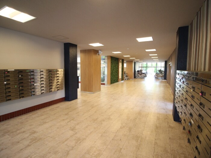 物件外観写真6　(エントランス部分)