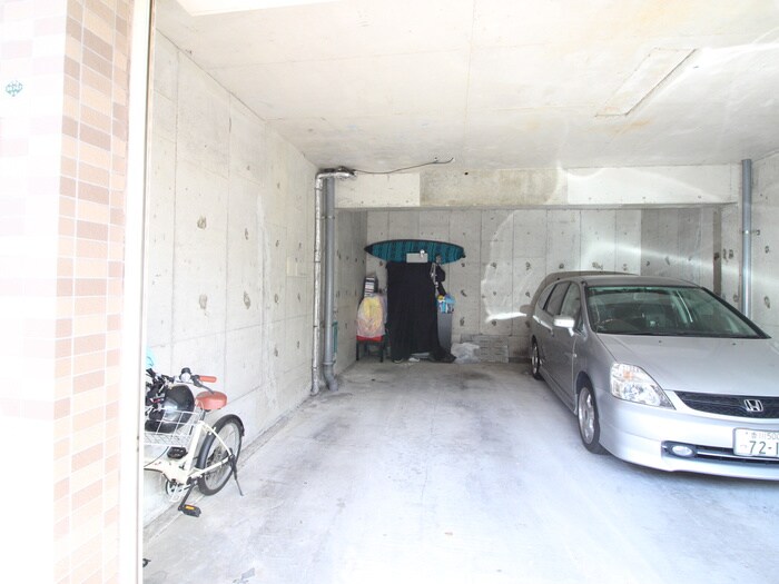 物件外観写真6　(駐車場)