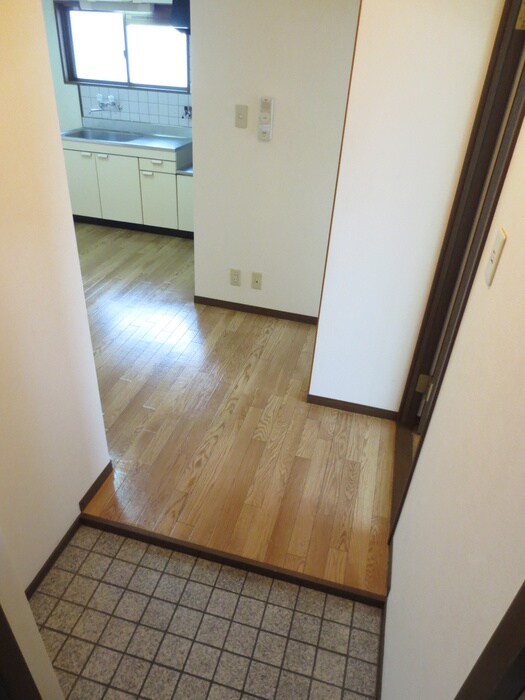 物件内観写真14　(玄関)